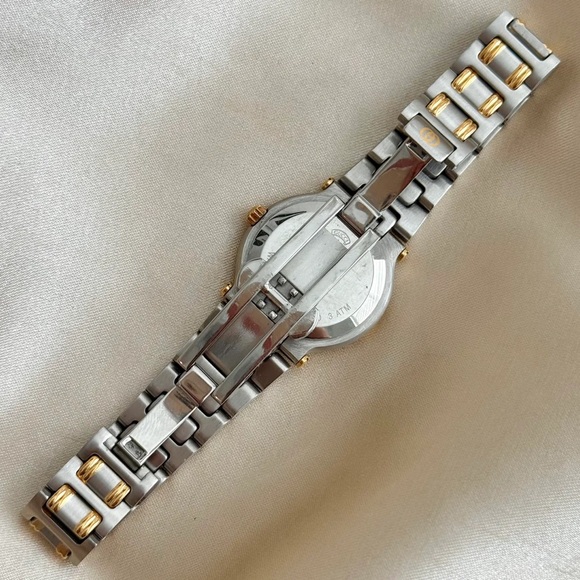 AUTHENTIC VINTAGE GUCCI TWO-TONED WATCH - Picture 6 of 7